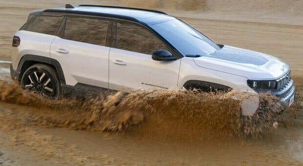  Compass sposa la nuova mobilità. È l'essenza del brand Jeep. La variante a batterie si distingue per inarrestabilità ed autonomia 