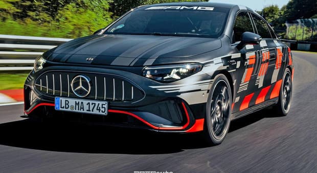  Mercedes-AMG CLA 45 4MATIC+, un fulmine al Nürburgring: record tra le elettriche con un tempo di 7:32.070 