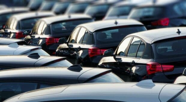  Mercato auto Europa: +5,3% immatricolazioni agosto. Volano le elettriche +52,2%, bene anche le ibride plug-in: +13,5% 