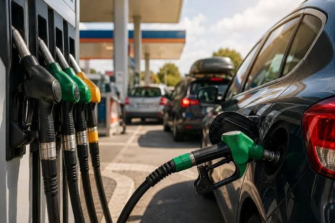 Ferragosto: rincari sui carburanti, benzina a 2 euro e diesel oltre 2,08