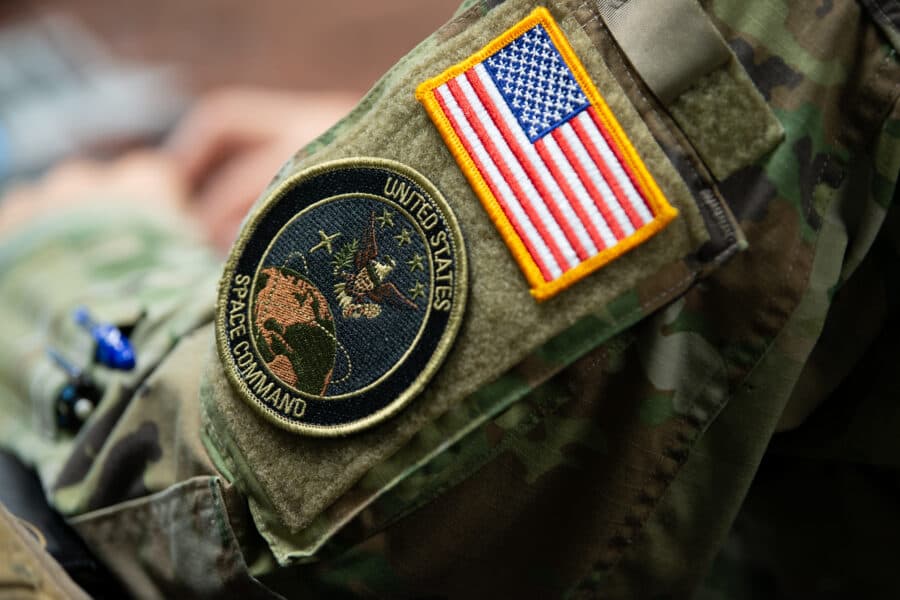 Gli USA confermano: "Abbiamo armamenti spaziali". Reazioni di Russia e Cina