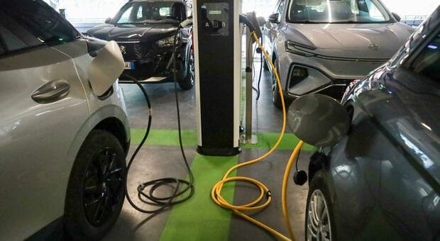  Auto elettriche, nell?UE dal 2020 colonnine cresciute più di 5 volte: raggiunto quota 1,1 milioni 