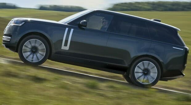  Range Rover Electric, il primo Suv di lusso elettrico è un concentrato di tecnologia 