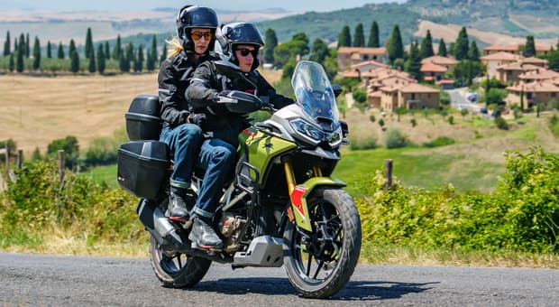  Rtx 300 di TVS, la Adventure Rally Tourer a cui non manca nulla. Arriva dall'India carica di cultura e tecnologia 
