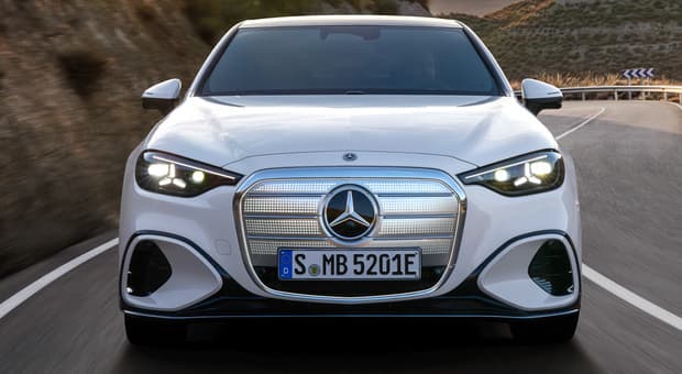  Mercedes Classe C elettrica, la qualità eccelle: ergonomia e comfort. Interni da vera ammiraglia 