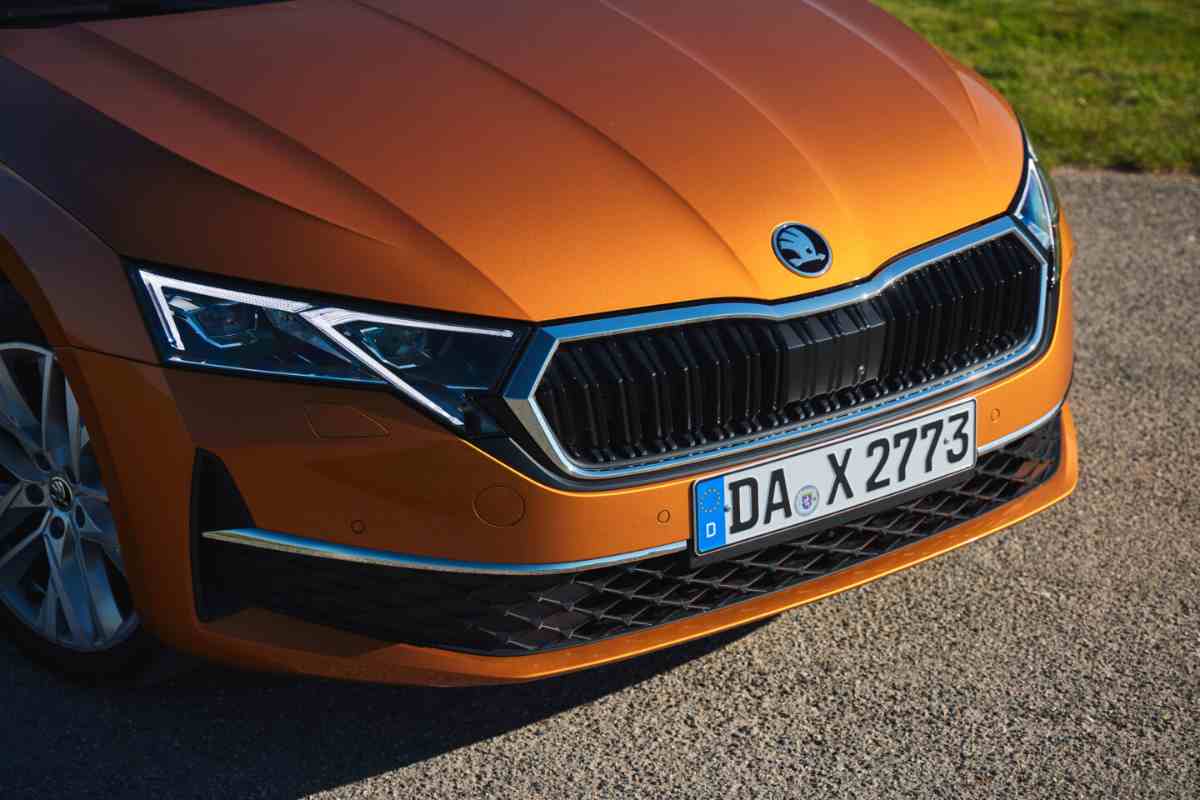 Sconto di 7.000 euro per questo modello europeo, fa concorrenza ai colossi: altro che SUV
