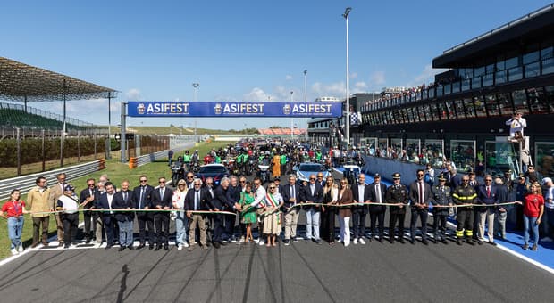  Asi, orgoglio tricolore. Per l?anniversario grande ?Fest? sul circuito di Misano: quasi mille veicoli 