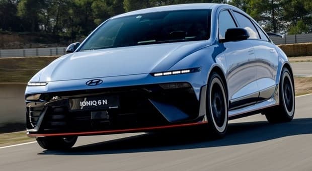  Hyundai Ioniq 6 N, aperto gli ordini in Italia della prima berlina sportiva 100% elettrica della gamma N 