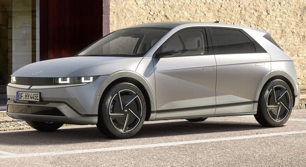  Hyundai, l'evoluzione della Ioniq 5: per il crossover elettrico più tecnologia e una gamma semplificata 