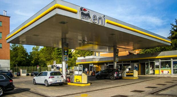  Eni mette un tetto di 2,19 euro al prezzo del gasolio, 1,99 per la benzina. ?Dal 28/09 per 30 giorni, prorogabili fino a fine anno? 