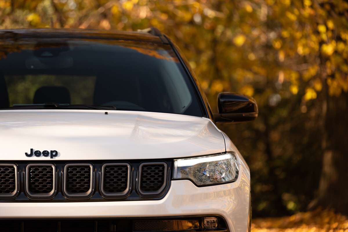Jeep, il SUV ibrido in offerta: i dettagli della promozione