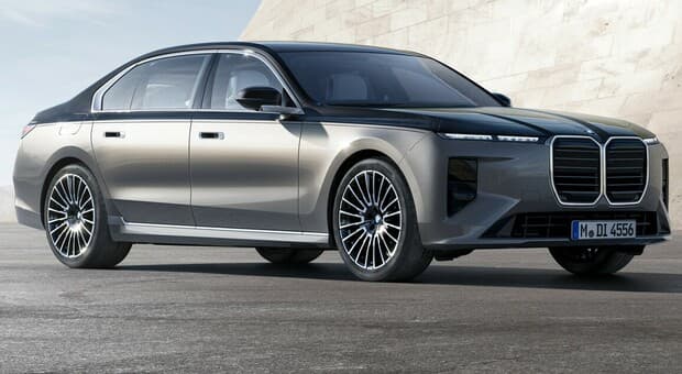  Bmw Serie 7 fa da ponte verso il futuro. Tecnologia e artigianalità sono il manifesto del lusso progressivo 