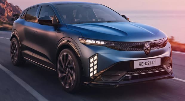  Renault rinnova Megane E-Tech Electric, ora l'elettrica ha un look più dinamico con frontale ridisegnato 