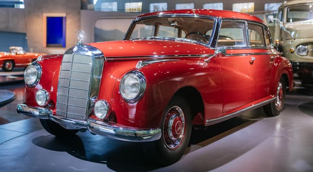  Mercedes celebra 140 anni dell'automobile ad Auto e Moto d'Epoca 2026. Protagonista è la Classe S 
