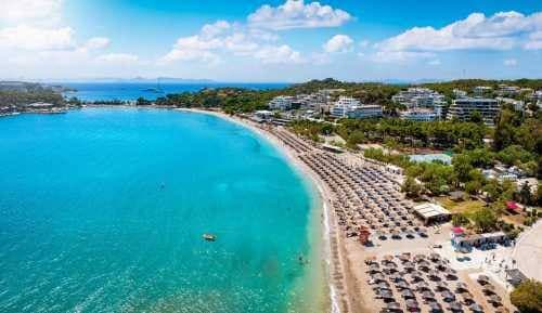 Lite in spiaggia ad Atene: 82enne perde la vita dopo una disputa per un lettino