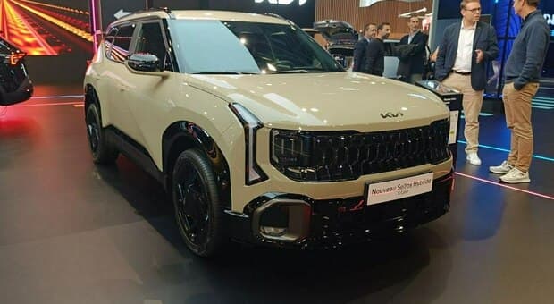  Kia Seltos Full Hybrid: debutto europeo a Parigi, 154 cv e trazione integrale elettrificata 
