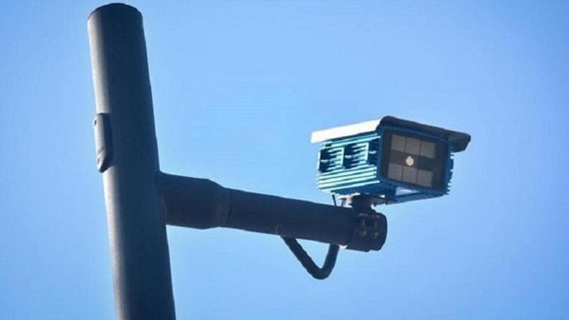 Se parli al cellulare e non allacci le cinture ti multa l’intelligenza artificiale. Ecco come