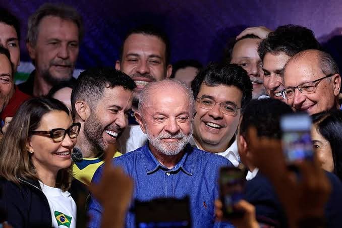 Brasile, Lula trionfa con il 51,79%, Bolsonaro Jr. richiede l'annullamento delle elezioni, sostenuto da Trump