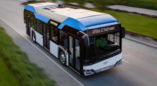  Mit, con il Pnrr oltre 3.000 nuovi bus elettrici e a idrogeno in 55 città. Circa 2 mld destinati al rinnovo del trasporto pubblico locale 