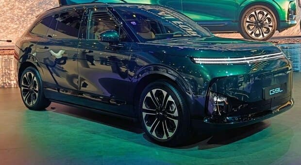  Xpeng G9L, il lusso elettrico cinese si fa in grande: fino a 585 CV e 591 km di autonomia 