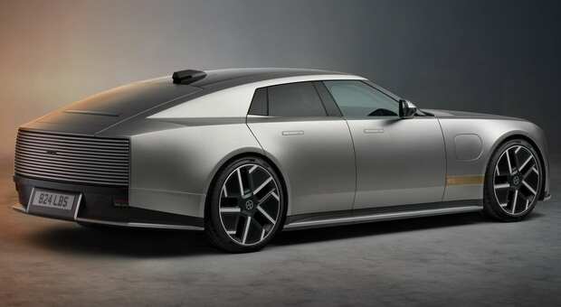  Jaguar, il mito riparte con Type 01 elettrica. Il brand apre un capitolo inedito con la GT 4 porte 