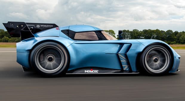  Spéirling Pure, la F1 con il tetto. Un Batmobile elettrica con oltre mille cavalli che ha delle ventole per incollarsi alla strada 