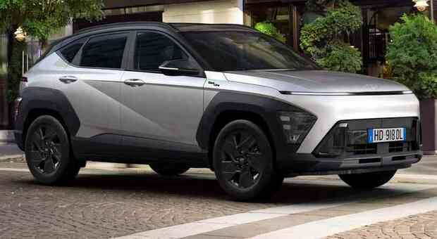  Hyundai Kona debutta nell'allestimento Dark Line. Il Suv compatto si veste di nuovi elementi estetici e contenuti esclusivi 