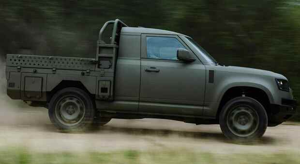  Land Rover Defender indossa la divisa della British Army e diventa Wolf Series II 