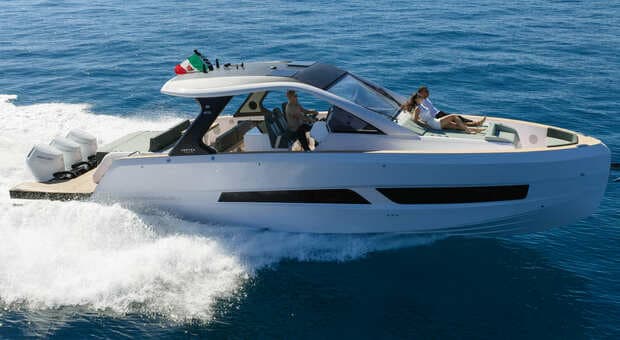  Vertex, dopo i saloni prime uscite in mare per la barca hi-tech Made in Calabria che sfida i big della nautica 