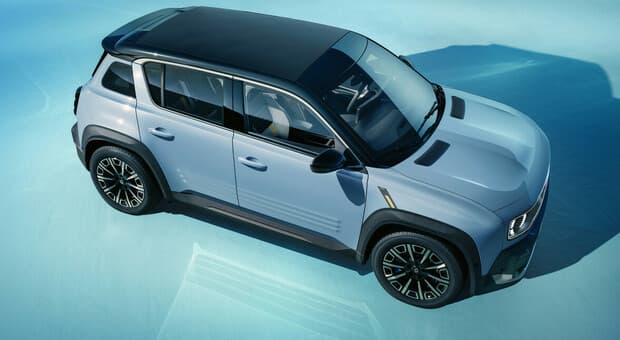  Renault 4 E-Tech Electric si evolve. Serie speciale Roland-Garros e allestimento Jogging 