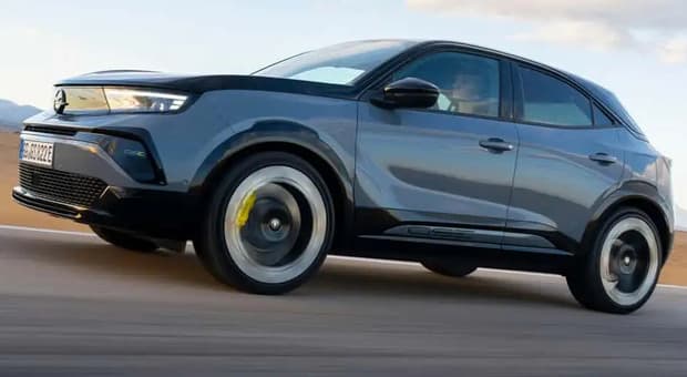  Opel GSE: la sportività elettrica della casa del fulmine tra strada, rally e videogame 