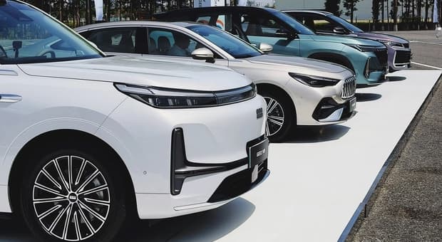  Auto Europa, non si fermano i cinesi: Geely +33%, Chery +185% e Byd +98%. Rimbalzo di Tesla: + 72% 