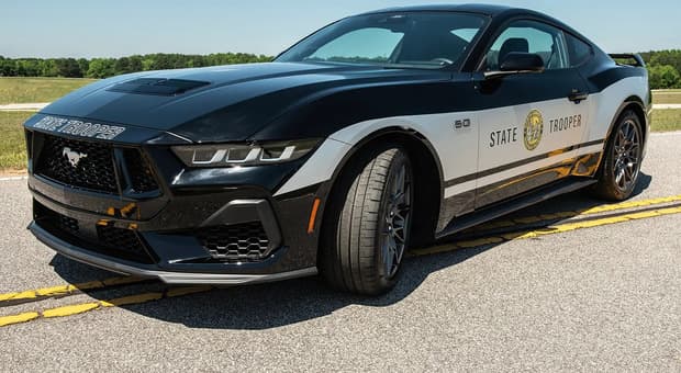  ?Polizia Usa e Mustang GT, il ritorno di fiamma dopo l'addio negli anni '90. Le belve in divisa utilizzano il motore V8 da 486 cv 