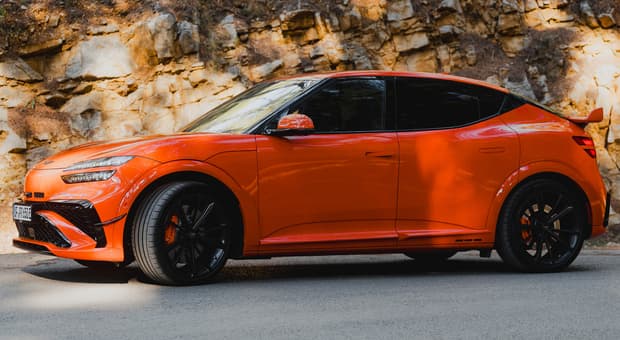  Genesis GV60 Magma: quando l?elettrico accende le emozioni: 650 cv, scatto 0-100 km/h in solo 3,4" 