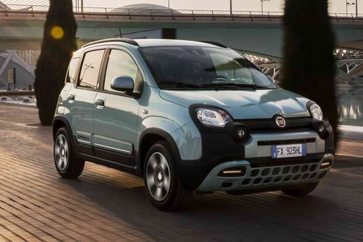 Stellantis, nuova e-car low cost: la Panda ha una rivale