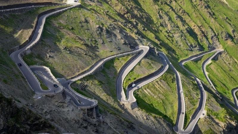Dalla Sierra Nevada in Spagna alle Alpi: ecco le 5 strade più alte d’Europa