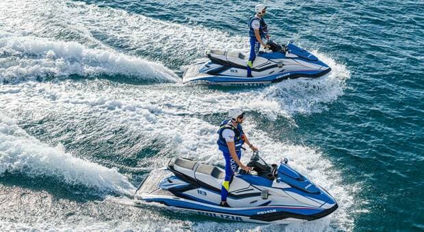  Polizia e Yamaha insieme per la sicurezza: consegnate le nuove moto d?acqua a Cagliari 