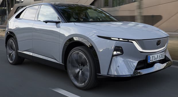  CX-6e, il Suv elettrico. Mazda affianca lo sport utility alla sua berlina Bev. Molto piacevole, tecnologia ai vertici 