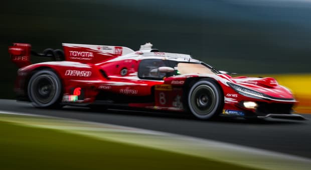  WEC: Toyota vince di strategia la 6 Ore del Fuji, Buemi-Hartley-Hirakawa nuovi leader del Mondiale 