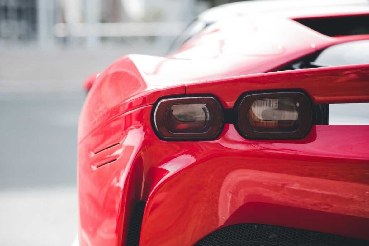 Ferrari prepara un nuovo bolide: edizione limitata per il centenario