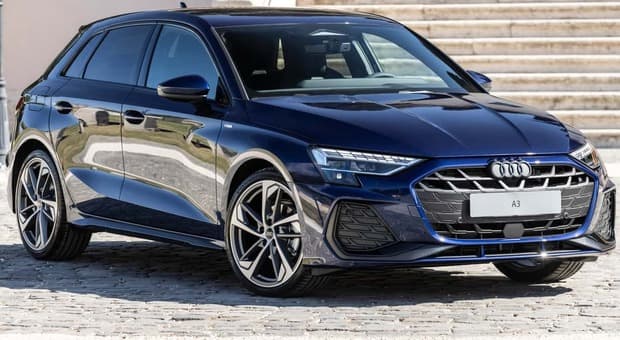  A3 compie 30 anni: la compatta Audi si rifà il look e ora costa anche meno. Oltre 5,5 milioni di esemplari venduti 