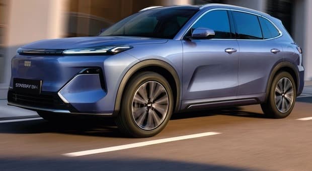  Geely Starray EM-i, l'ibrido plug-in che viaggia in elettrico per 136 km e non teme le lunghe distanze 