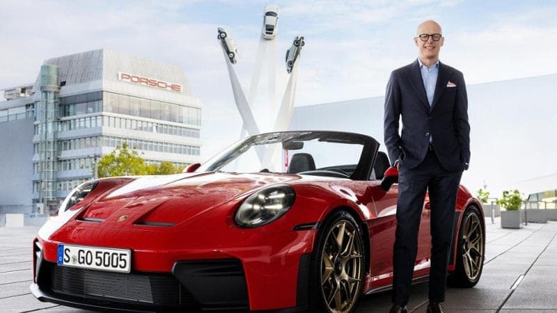Rivoluzione Porsche: arrivano a sorpresa la nuova Macan termica e una supercar a motore centrale