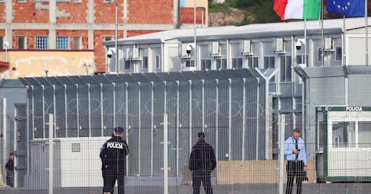 Riconoscimento giornalistico del Parlamento Ue per l'indagine sui centri in Albania