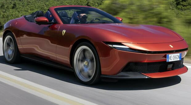  Ferrari Amalfi Spider, la granturismo scoperta che alla guida coinvolge ed emoziona 