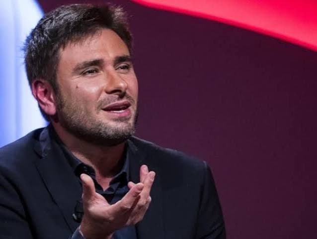 Alessandro Di Battista in ospedale a Cuba, due medici italiani lo raggiungono. Rifiutato il volo governativo